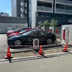 Tesla充電スタンド