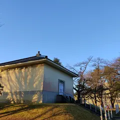 忠霊塔(高田城址公園)