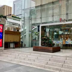 ジーユー 新宿フラッグス店