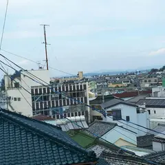 おかだ