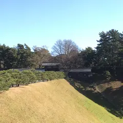 〒102-0083 東京都千代田区麹町１丁目