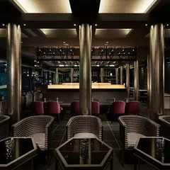 LOUNGE SIX