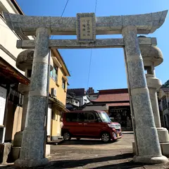 宮地嶽八幡神社陶器製鳥居