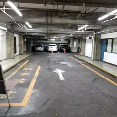 新橋駅東口公共駐車場（京急しんちか駐車場）