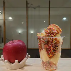 りんご飴のお店 もりくま アメ村三角公園前店
