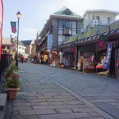 お土産屋さんの通り