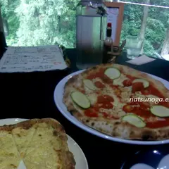 溶岩石窯ピザ轍