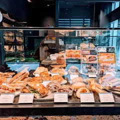ポワン・エ・リーニュ 東京ミッドタウン八重洲店