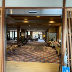 長生館の流しそうめん