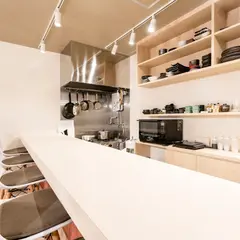 六然