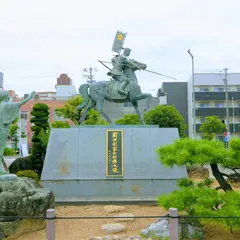 前田利家公初陣之像