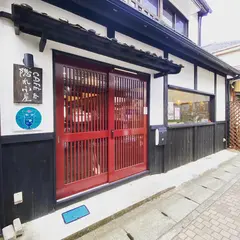 隠れ小屋