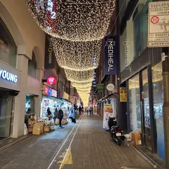ARTRAVELHOME Myeongdong (아트래블홈 호텔)