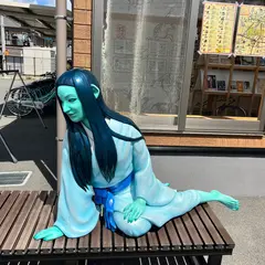妖怪ベンチ「雪女」