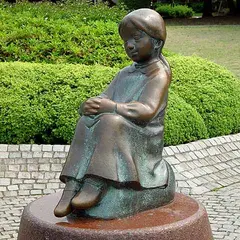 赤い靴はいてた女の子像