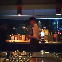 THE ROAM BAR