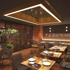 DINING & BAR LAVAROCK 神谷町