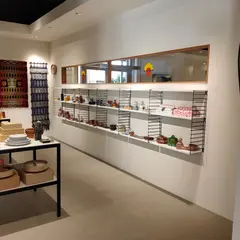 UNEVEN HUB STORE