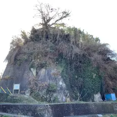 鳴岩
