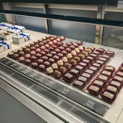 ルル メリー 青山通り店