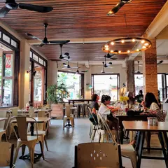 Cafe Central（カフェ・セントラル）
