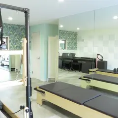 ピラティス STUDIO Mee（スタジオミー）東北沢、代々木上原、笹塚、池ノ上 Machine Pilates