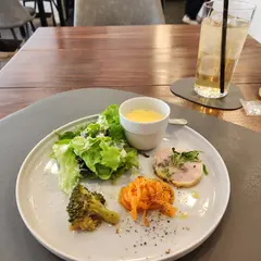 カフェ＆ビストロ カラナシ