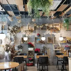 34 FLOWER & CAFE
