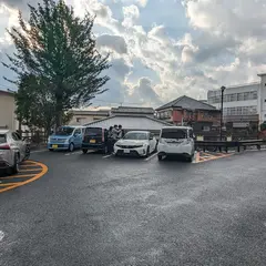 熱の湯前駐車場