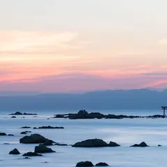 森戸大明神裏の海岸