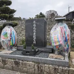 原爆死没者慰霊碑