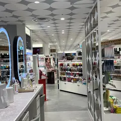 @cosme STORE / MiSUGIなんばウォーク店 ※2023年9月13日（水）オープン