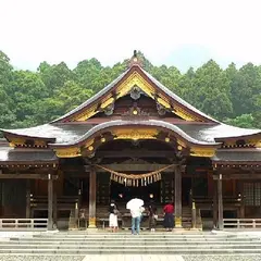 彌彦神社