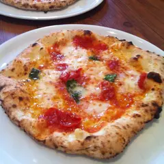 フレイズ フェイマス ピッツェリア（FREY's Famous Pizzeria）