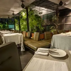 Eat Me Restaurant