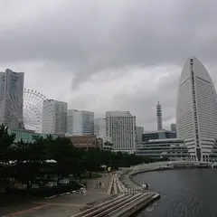 〒220-0012 神奈川県横浜市西区みなとみらい１丁目１