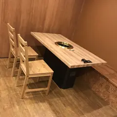 Yakiniku＆dining HASHIMOTO 向(ヤキニク＆ダイニング ハシモトムカイ)