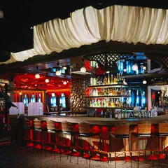 ダイニングダーツバー・ビー Bee 難波店