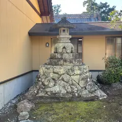 日の出石