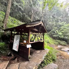 龍鎮神社拝殿