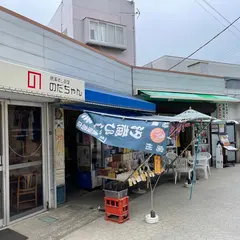 勝浦朝市 毎月1日～15日は下本町朝市通り