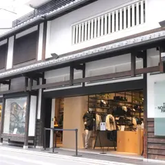 THE NORTH FACE
