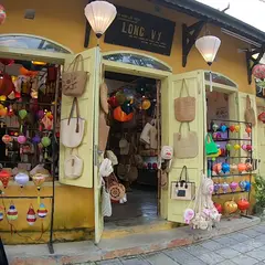 Long Vy Souvenir Shop