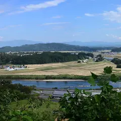 眺河の丘