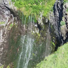 ウトロ崎灯台とフレペの滝