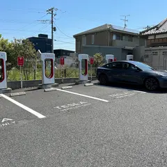Tesla充電スタンド