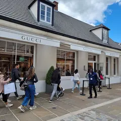 Gucci - La Vallee Outlet