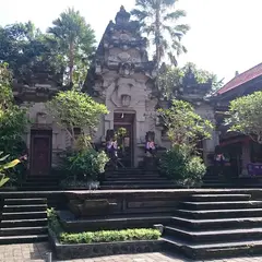 Museum Puri Lukisan（プリ・ルキサン美術館）