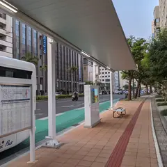 沖縄タイムス前