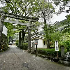 瀧安寺 一の鳥居